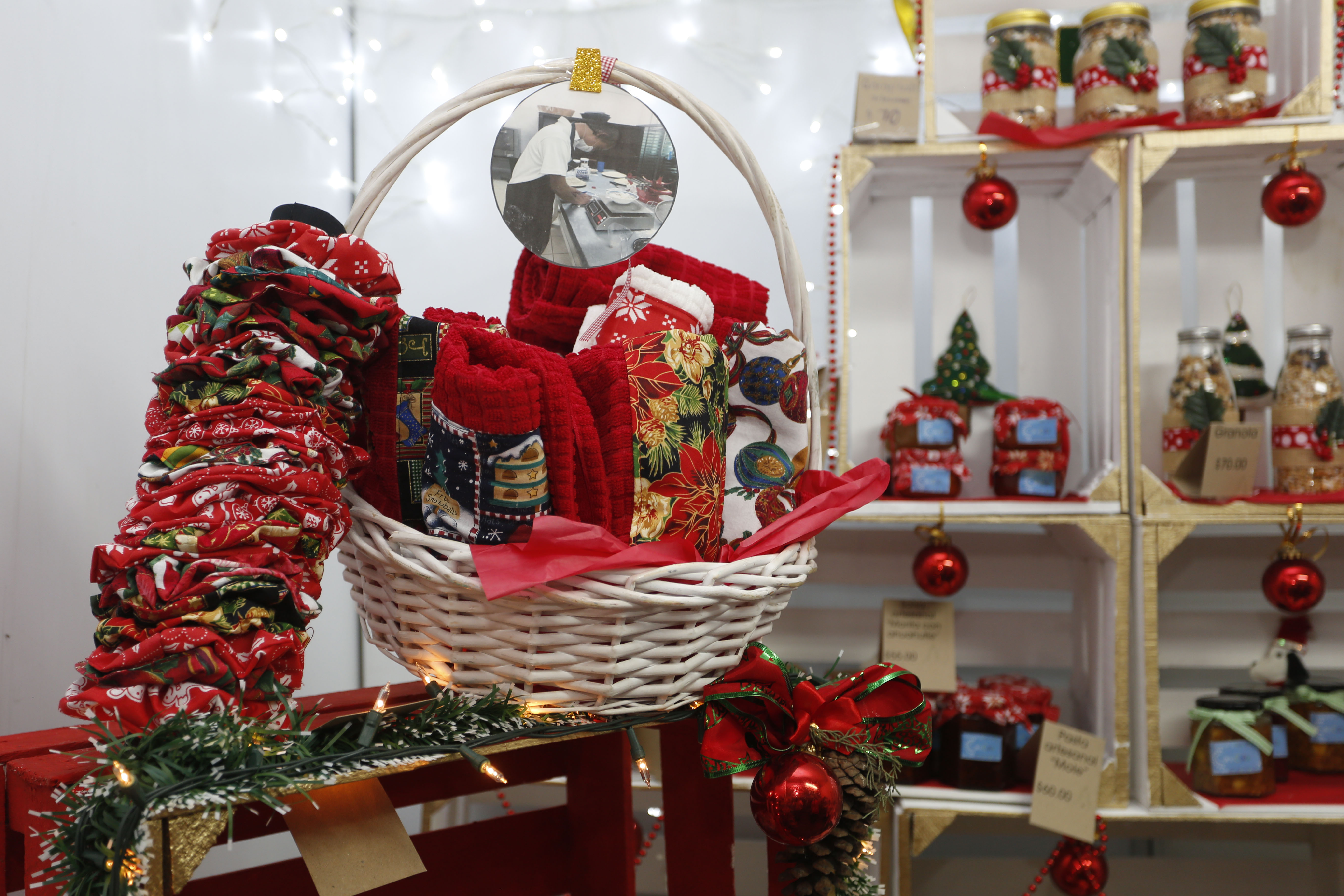 Inauguró DIF Estatal Bazar Navideño 2019 en Plaza Constitución - La Voz ...