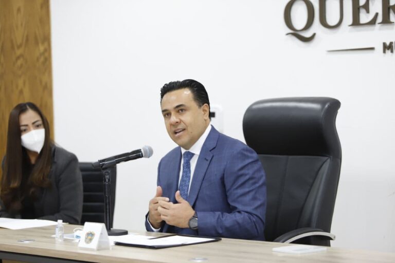 funcionarios-del-Municipio-de-Querétaro-presentan-su-5-de-5-la-voz-de-Querétaro