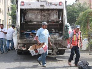 Camiones recolectores de basura de la empresa Caabsa