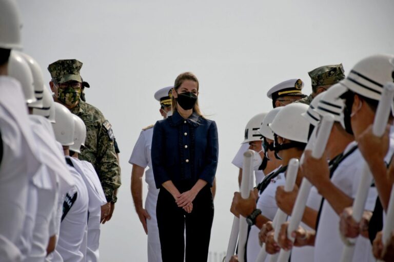 Patricia Lobeira Rodríguez vela por la seguridad del turismo en el Puerto.