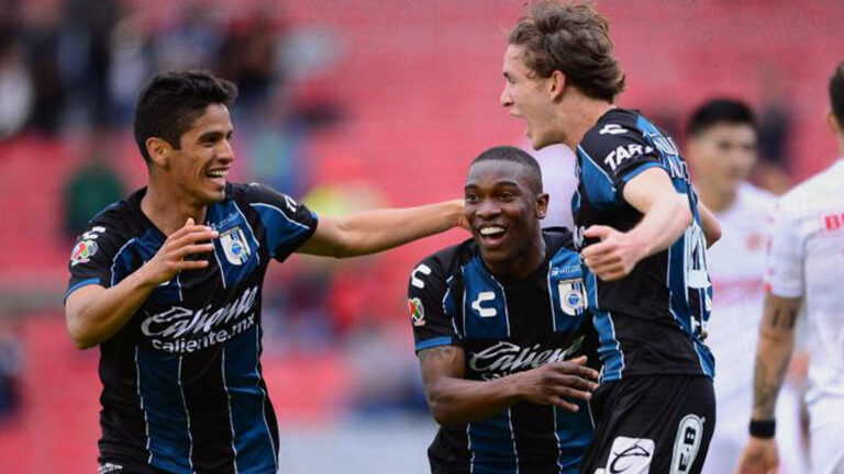 Jugadores de los Gallos Blancos de Querétaro