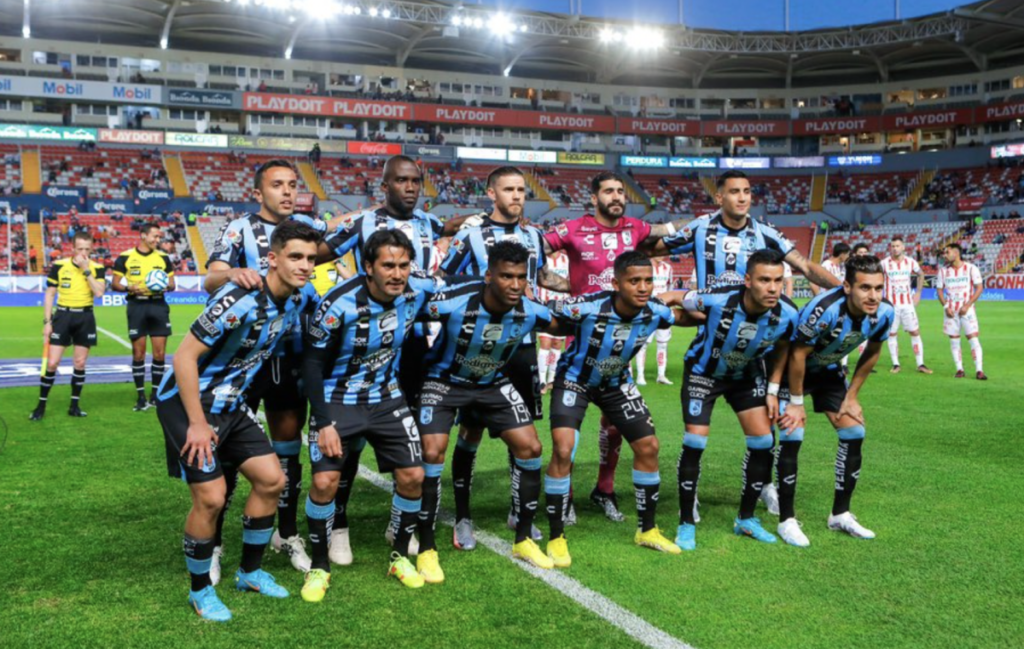 Gallos Blancos se tomó la foto antes del partido en contra de Necaxa.