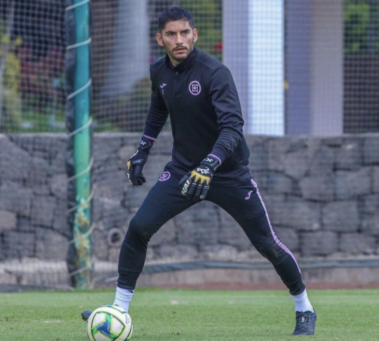 Jesús Corona ha defendido por largo tiempo la meta del Cruz Azul.