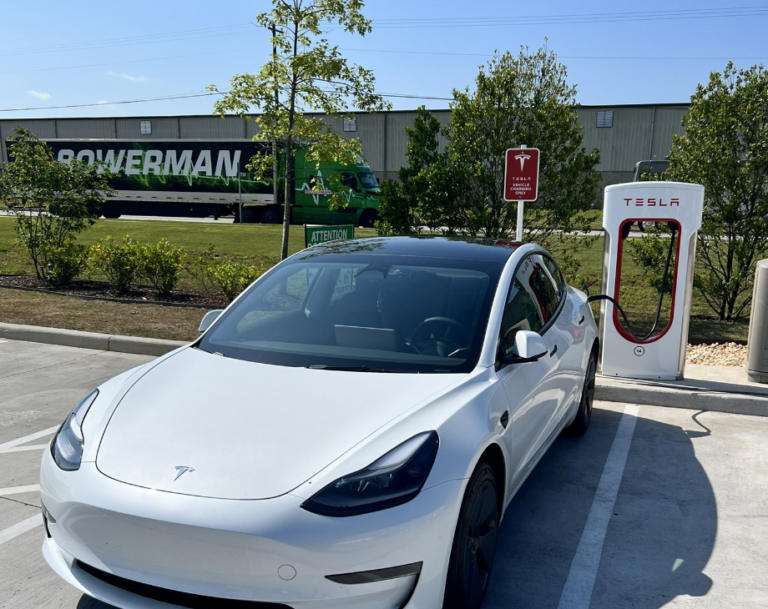 Las micro, pequeñas y medianas empresas podrían resultar beneficiadas con la presencia de Tesla en el país.