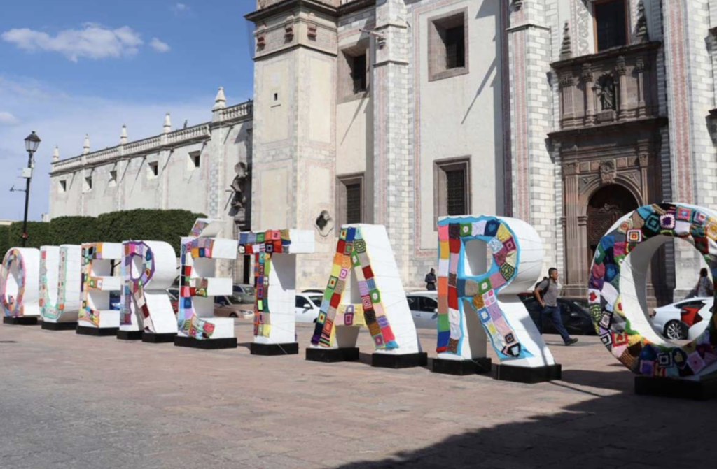 La actividad del "Grafitti Tejido" se llevó a cabo por tercer año consecutivo.