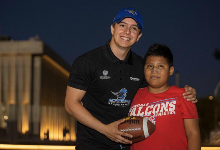 El tochito bandera le ha ayudado a Emiliano con sus interacciones sociales.