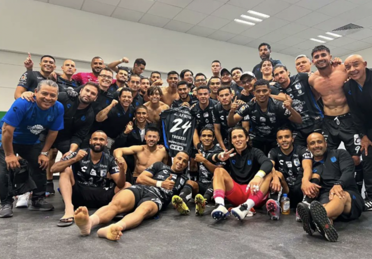 La directiva de los Gallos Blancos tendría aún tres años para vender al equipo.