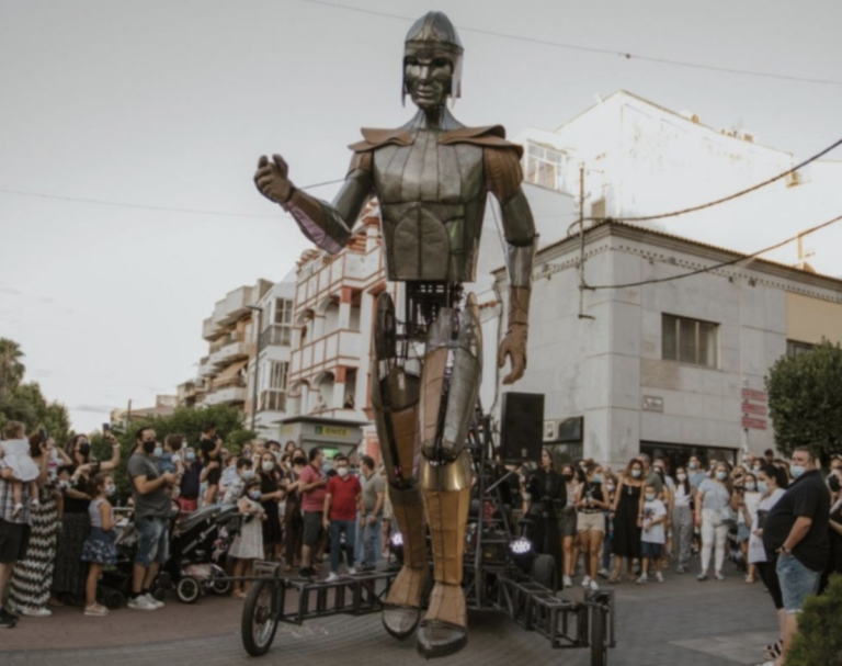 El espectáculo del gigante Aquiles fue presentado por LA FAM Teatre, como parte del Festival Querétaro Experimental.