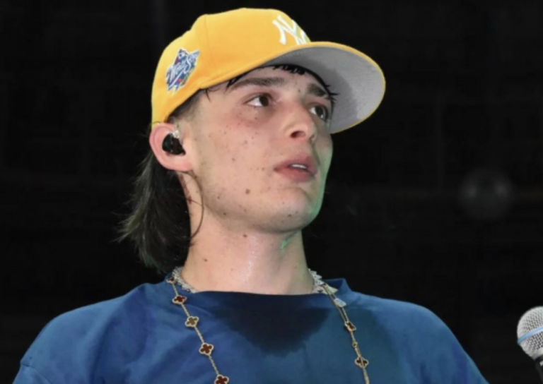 Peso Pluma actualmente lidera la lista de las 50 canciones más escuchadas en México.