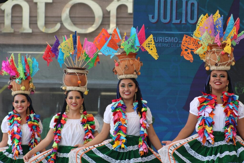 Como parte de su gira en el Viejo Continente, los miembros de la compañía de danza Mecehualtin Mitotiani pisarán Kosovo, Italia y Francia.