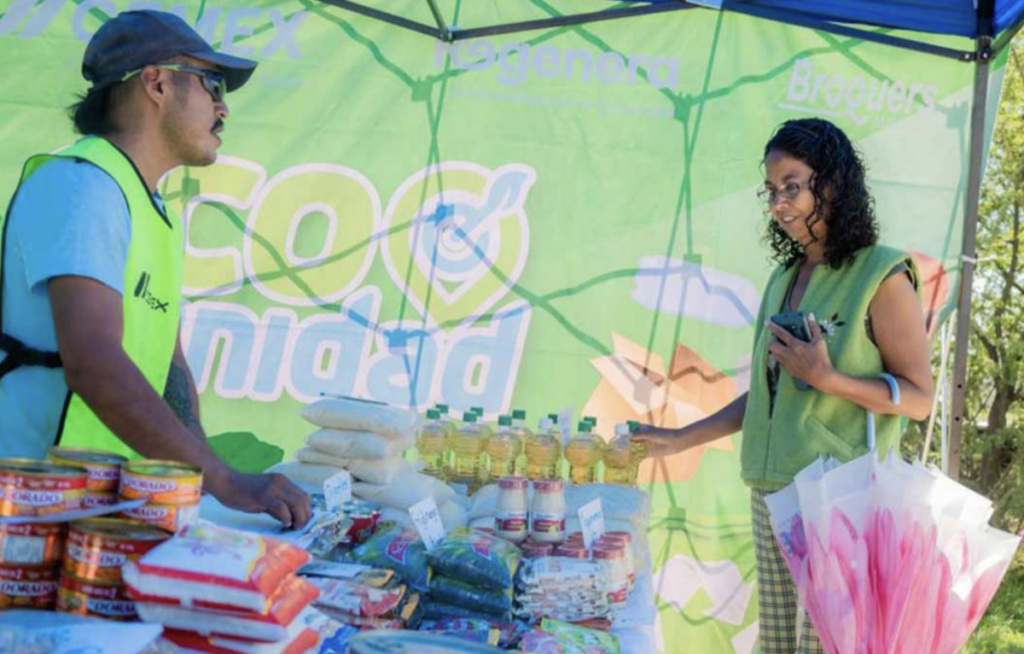 La empresa Cemex implementó el programa de canje de residuos de plástico o de aluminio por productos de la canasta básica.