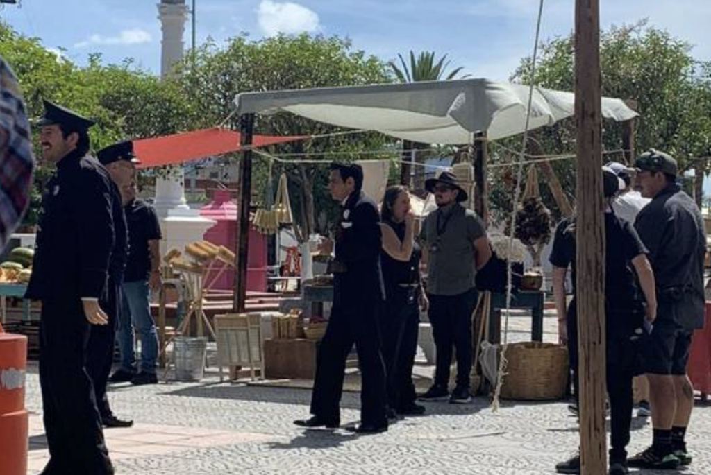 El actor y comediante Eugenio Derbez llegó al municipio de Cadereyta para grabar una serie ambientada en 1930.