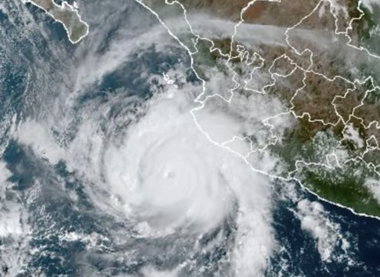 La tormentra tropical Hilary se convirtió en huracán, pasando de categoría 1 a la 2 en pocas horas.