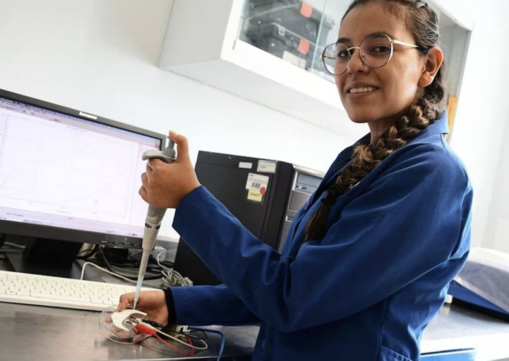 Ariadna Yaneli Reséndiz Jaramillo, la queretana que lideró el proyecto del parche para medir la glucosa.