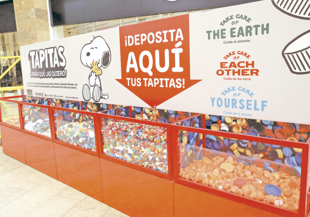 En 2020, Snoopy lanzó una iniciativa global llamada Take Care with Peanuts (Cuida con Snoopy), que promueve tres pilares fundamentales.