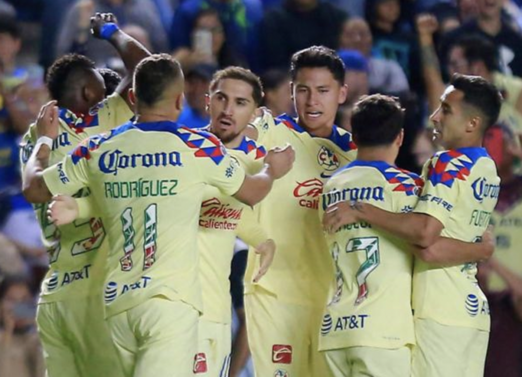 El América derrotó 2-1 a los Gallos Blancos y tomó el liderato del torneo.