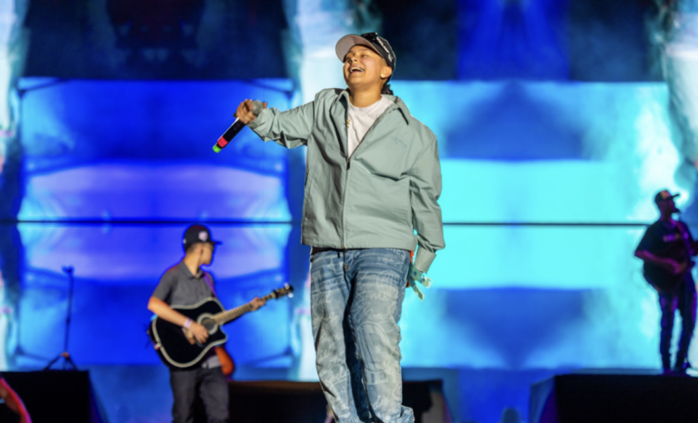 Yahritza y su Esencia sin mayores contratiempos durante su presentación en el Festival Arre.