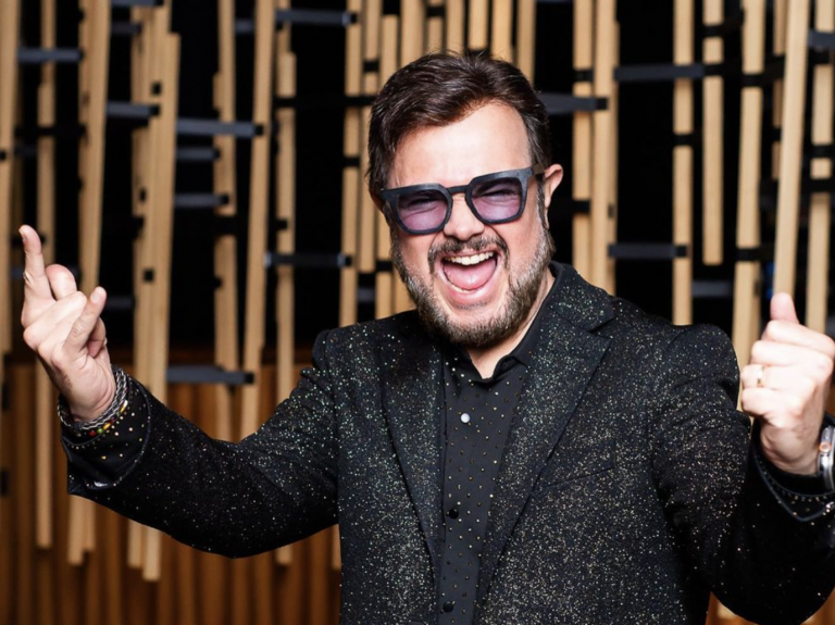 Aleks Syntek tendrá álbum de duetos para celebrar sus 30 años de trayectoria.