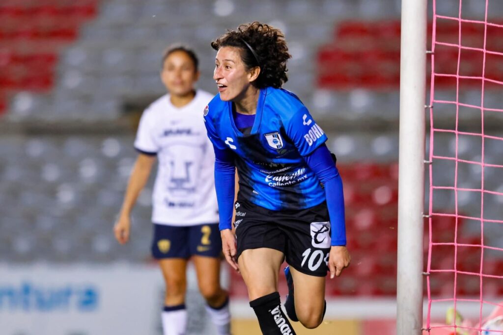 Gallos femenil derrota en casa a Pumas 3-2