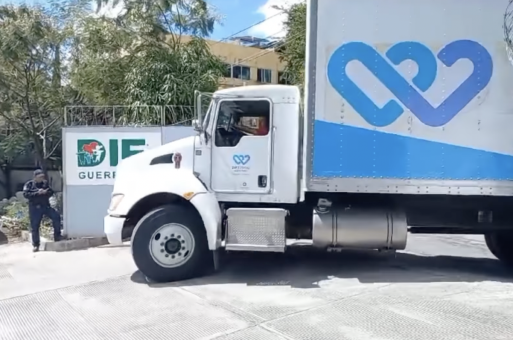 Previamente, el DIF Estatal de Querétaro envío nueve toneladas de ayuda a Guerrero.