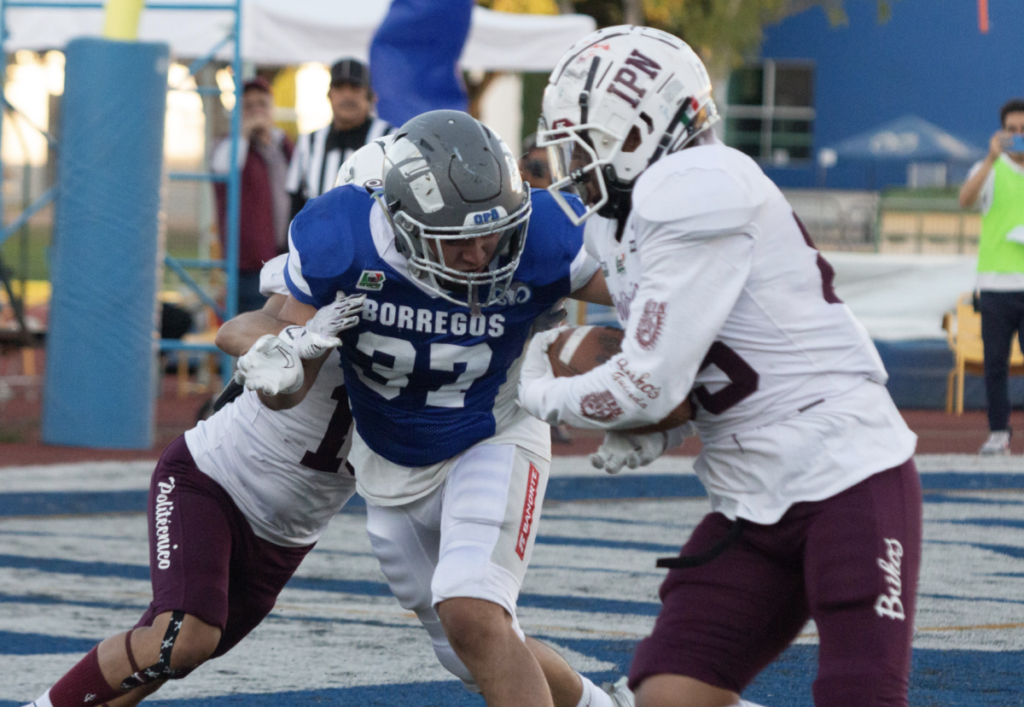 Momentos de la semifinal entre Borregos de Querétaro y Búhos Guinda del IPN.