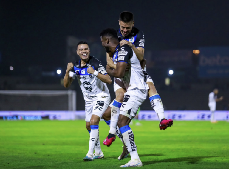 Gallos Blancos deberá ganarle al Monterrey en el Estadio Corregidora.