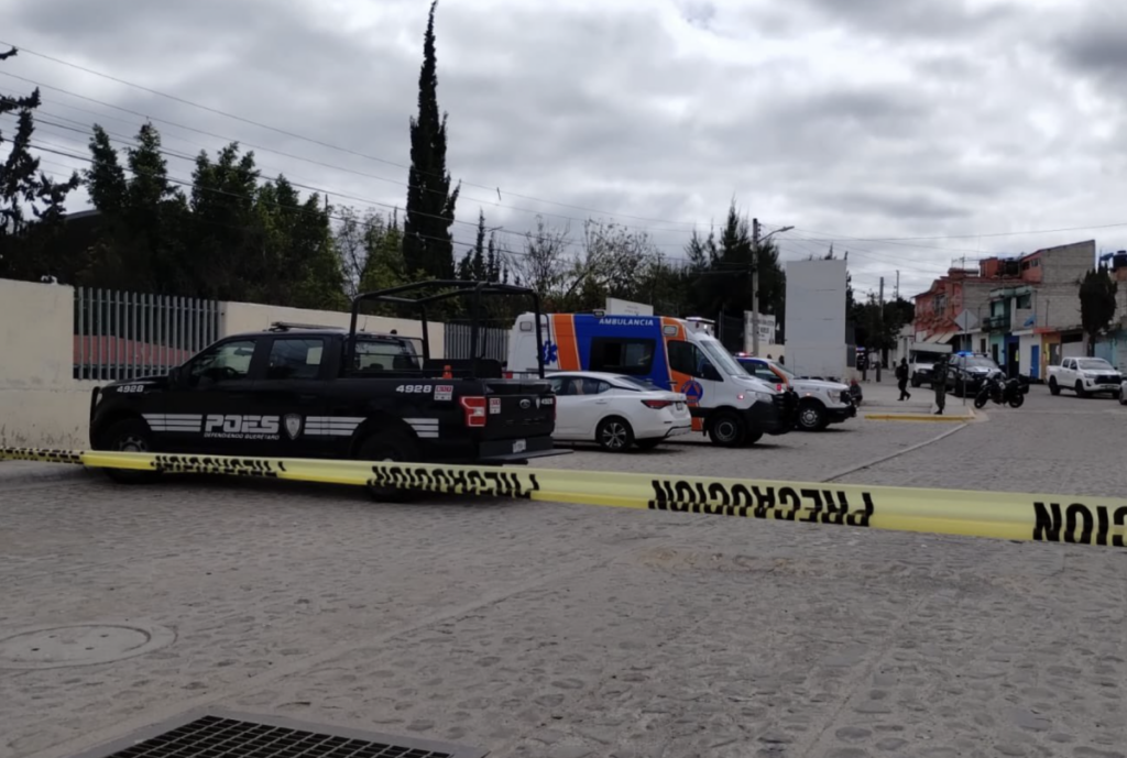 Durante el recreo habría muerto el menor que se disparo accidental en una escuela primaria de Querétaro.
