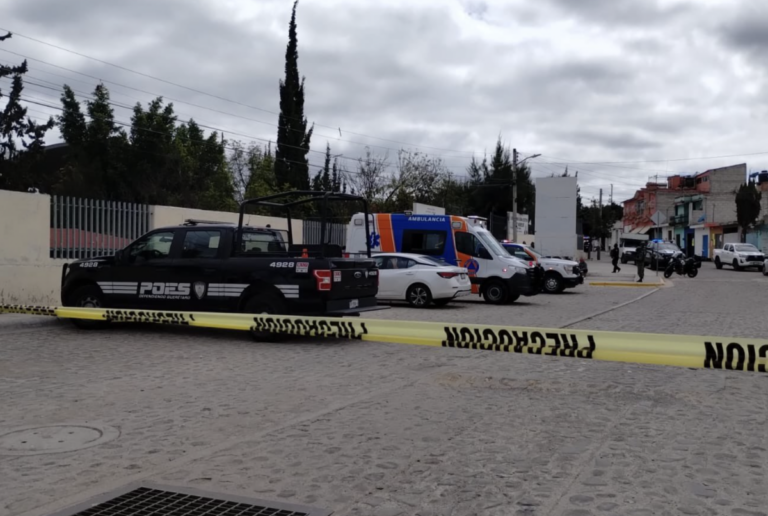 Durante el recreo habría muerto el menor que se disparo accidental en una escuela primaria de Querétaro.