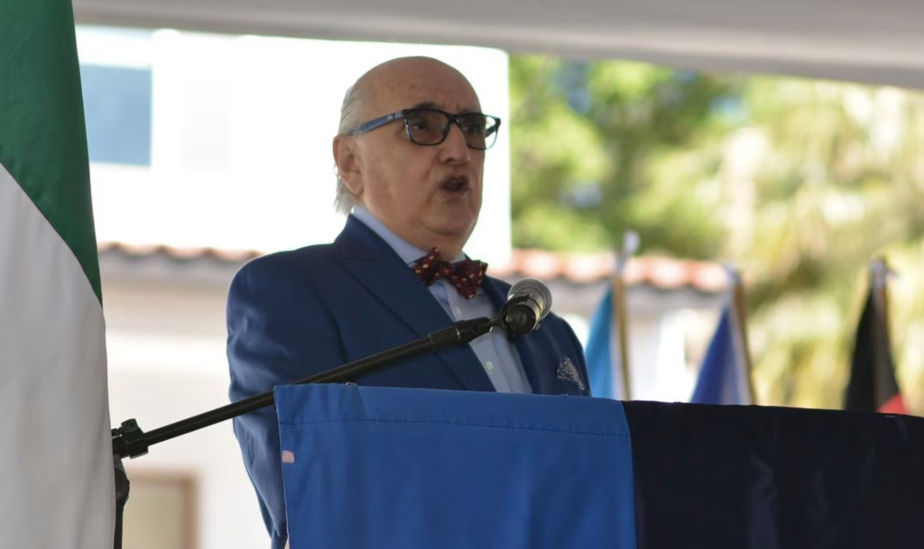 Alfredo Jalife-Rahme, nacido el 24 de mayo de 1948 en Mérida, Yucatán, es médico cirujano y un analista geopolítico.