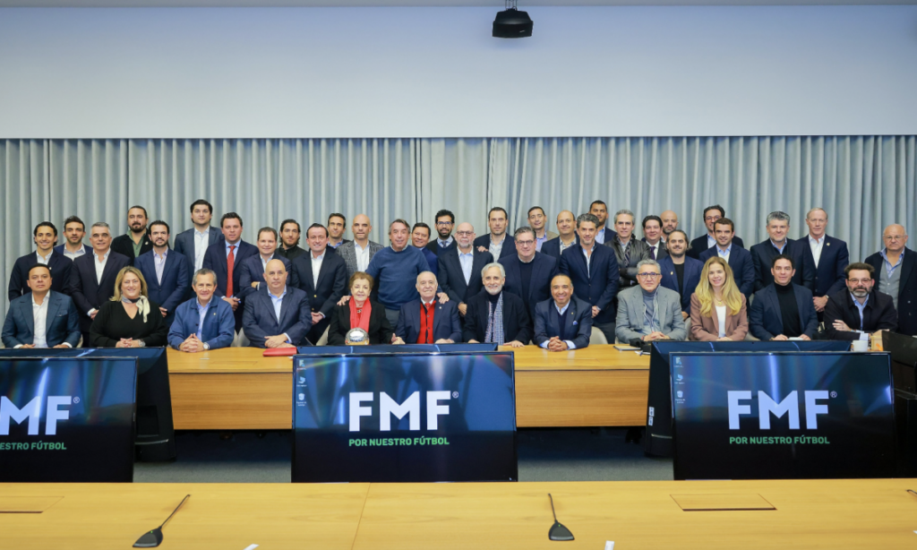 Venta de Gallos Blancos en suspenso