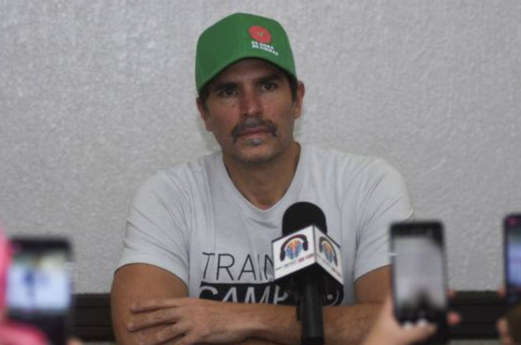 Eduardo Verástegui dijo ser de ultra ultra ultra derecha.