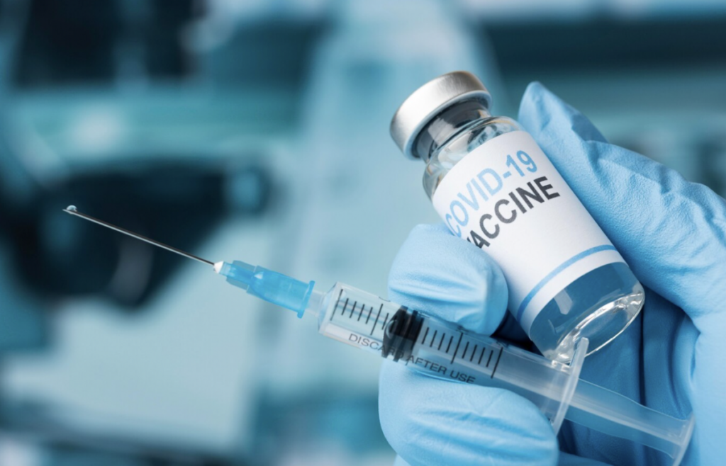 Alta demanda de las vacunas Covid a la venta al público en Querétaro.