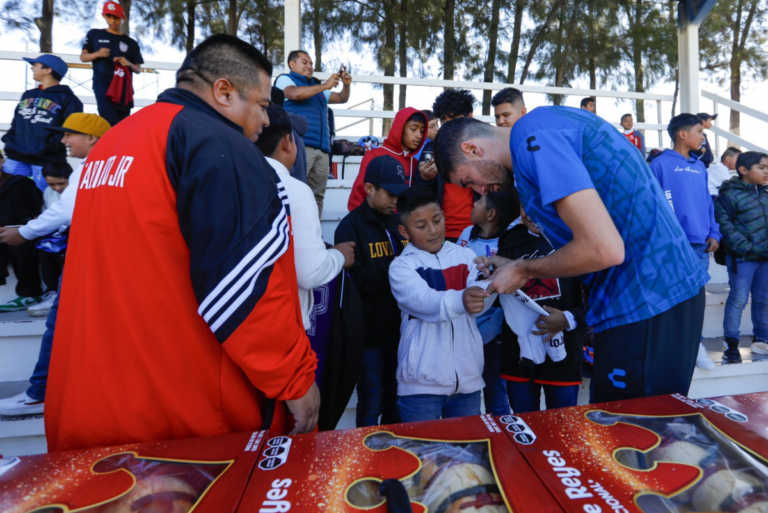 El Club Querétaro compartió la tradicional rosca, café y chocolate en el Día de Reyes.