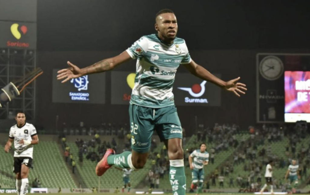 Ayrton Preciado regresa al fútbol mexicano tras su paso por Ecuador.