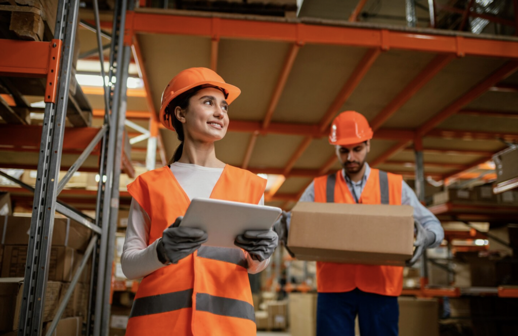 Uno de los factores que influye en la brecha salarial es el número de horas laborales.