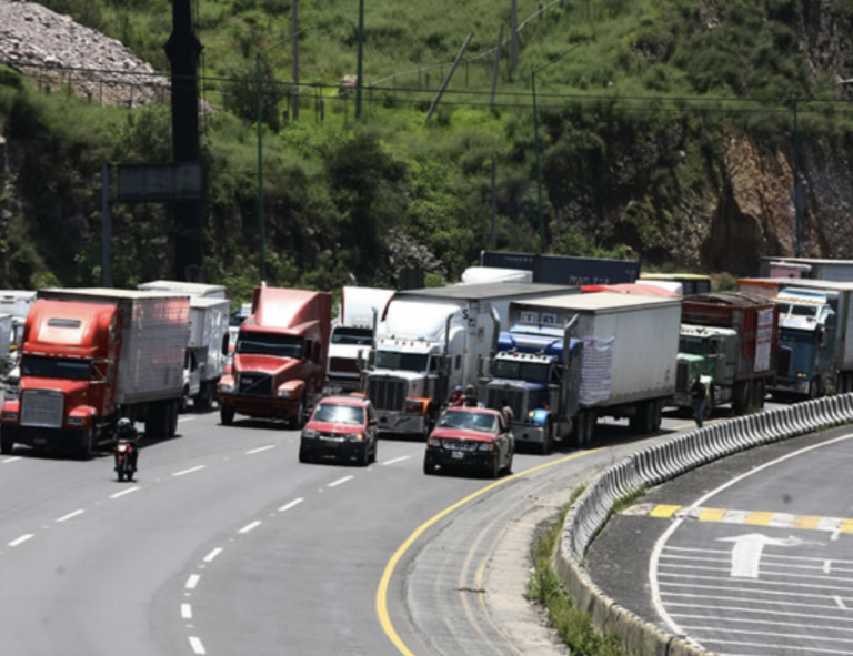 Transportistas sufren constantes robos en las carreteras del país.