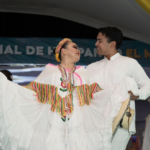 Zapateo y huapango se vivió en la plaza San Pedro, La Cañada como parte del Concurso Nacional de Huapango El Marqués 2024.