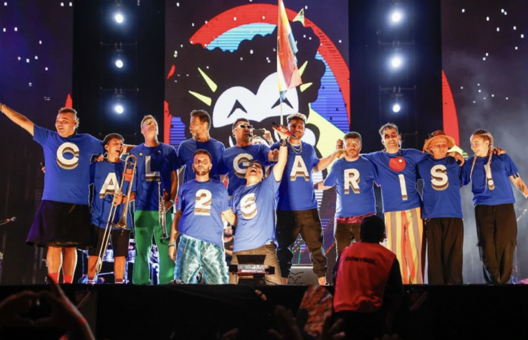 Los Caligaris tras un show.