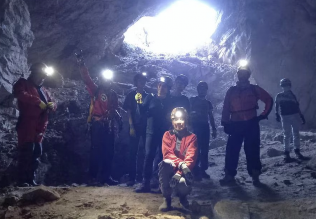 Hallan tesoro arqueológico en cueva de Cadereyta.