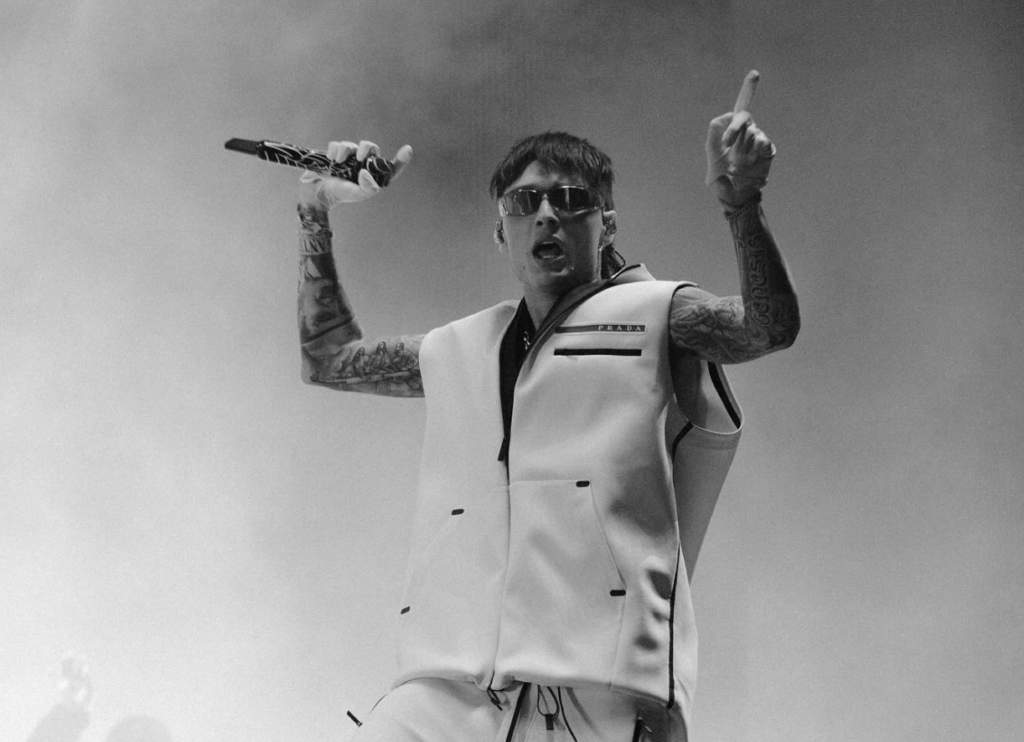 No paran los éxitos para Peso Pluma en 2024.