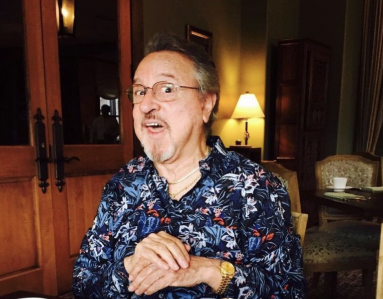 Hay quienes dicen que Carlos Villagrán no puede dejar de lucrar con su personaje "Kiko".