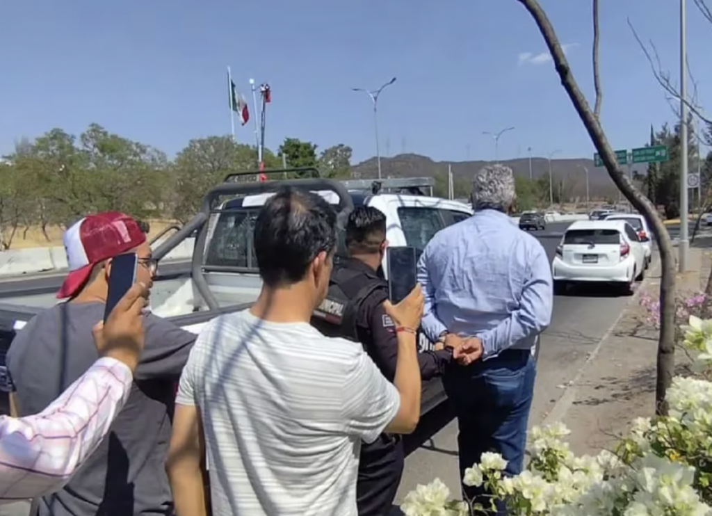 Supuestamente, morenistas se dijeron agredidos por policías queretanos.