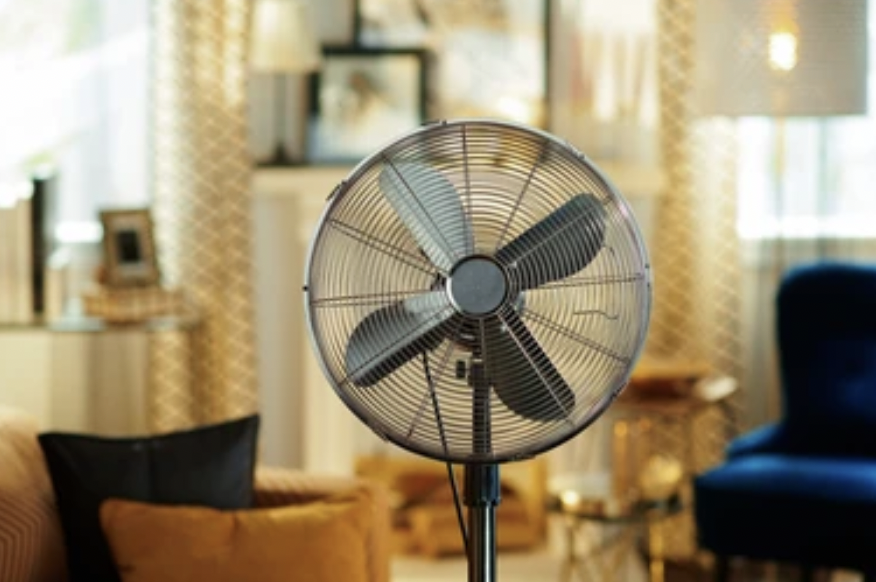 Aumentan ventas de ventiladores y aires acondicionados en Querétaro.