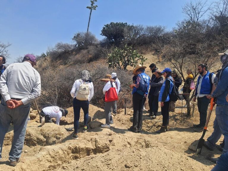 Madres buscadoras "peinan" San Juan del Río