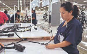 Brecha salarial: Mujeres ganan 13% menos en empleos formales
