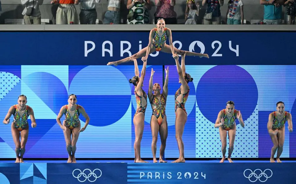 México deslumbra en natación artística con homenaje a las monarcas