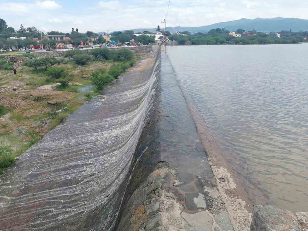 Temen desborde en la presa Centenario