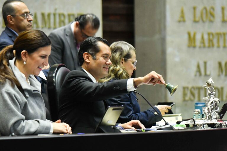 Diputados reducen la edad para pensión de adultos mayores a 65 años