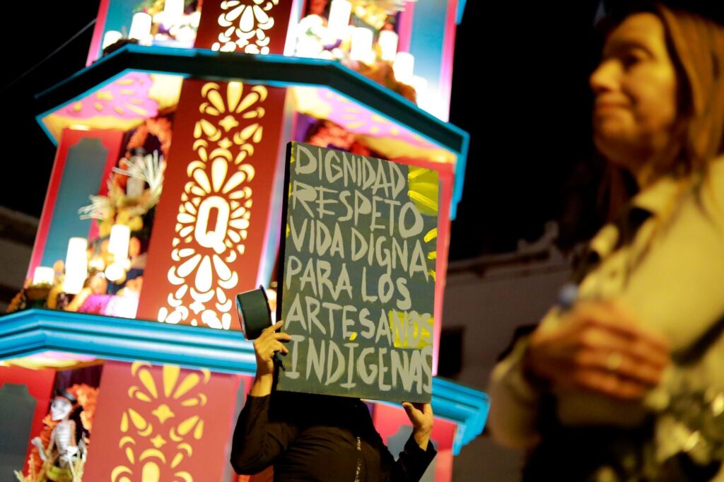 Piden diálogo y respeto para artesanos indígenas en Querétaro