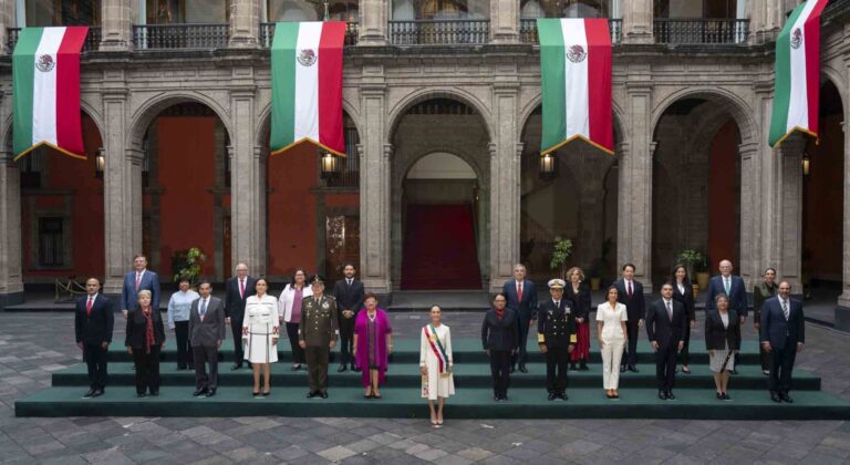 Gabinete de Sheinbaum tiene un 49% de los funcionarios de AMLO
